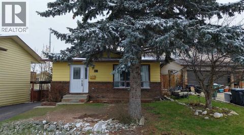 76 Coach Manor Rise SW Calgary AB T3H1C4