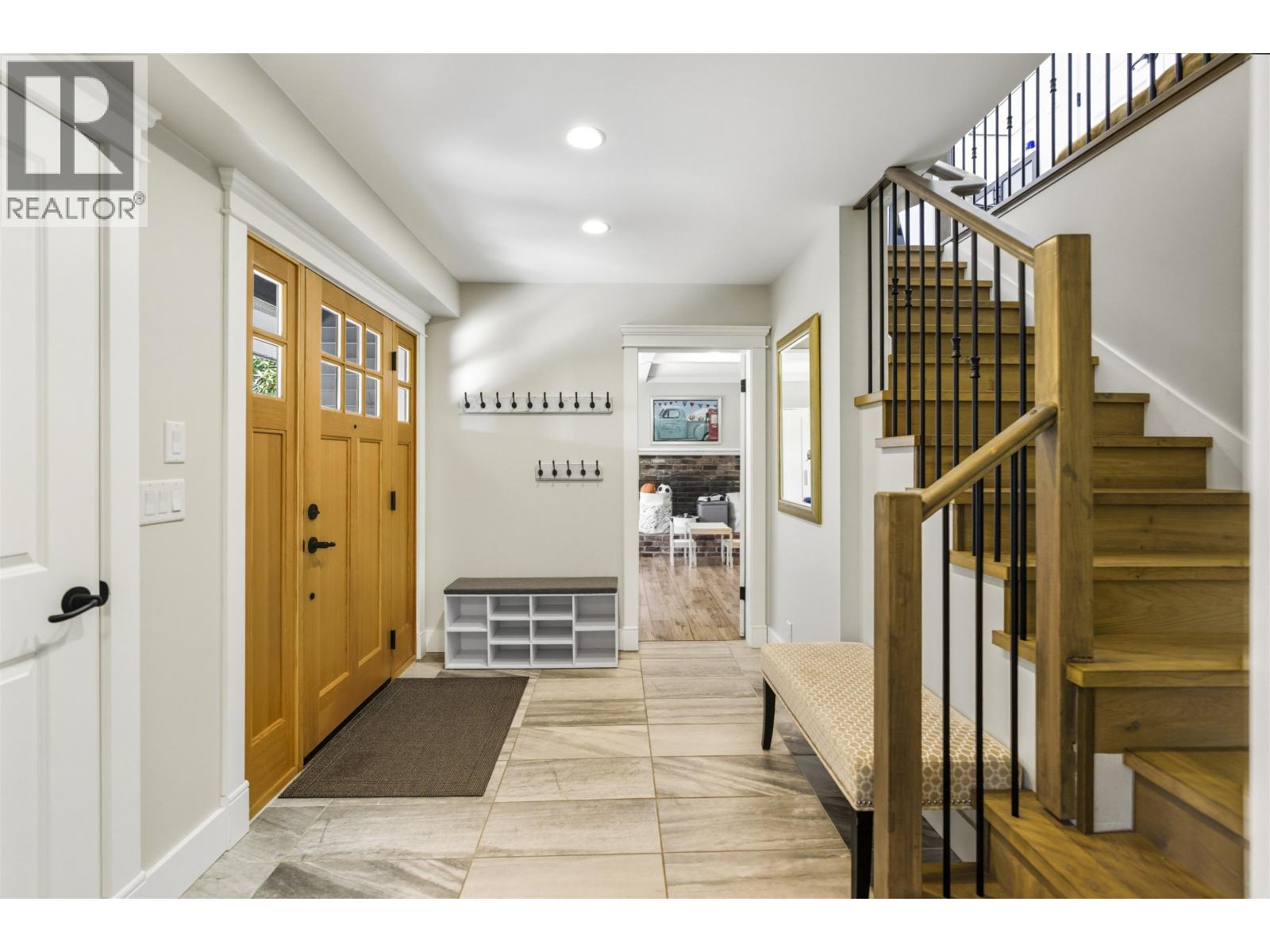 884 WELLINGTON DRIVE