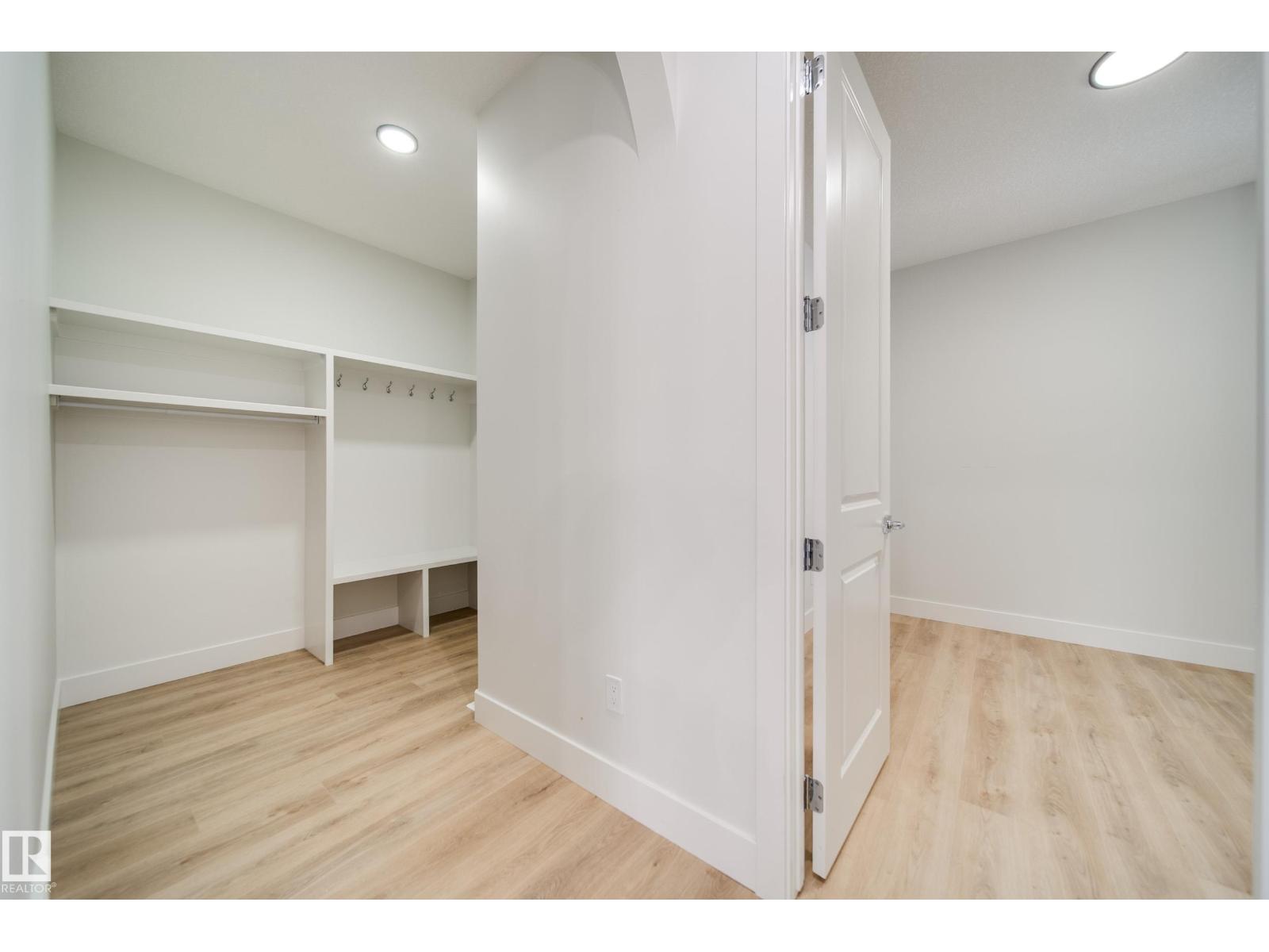 8816 183 AV NW