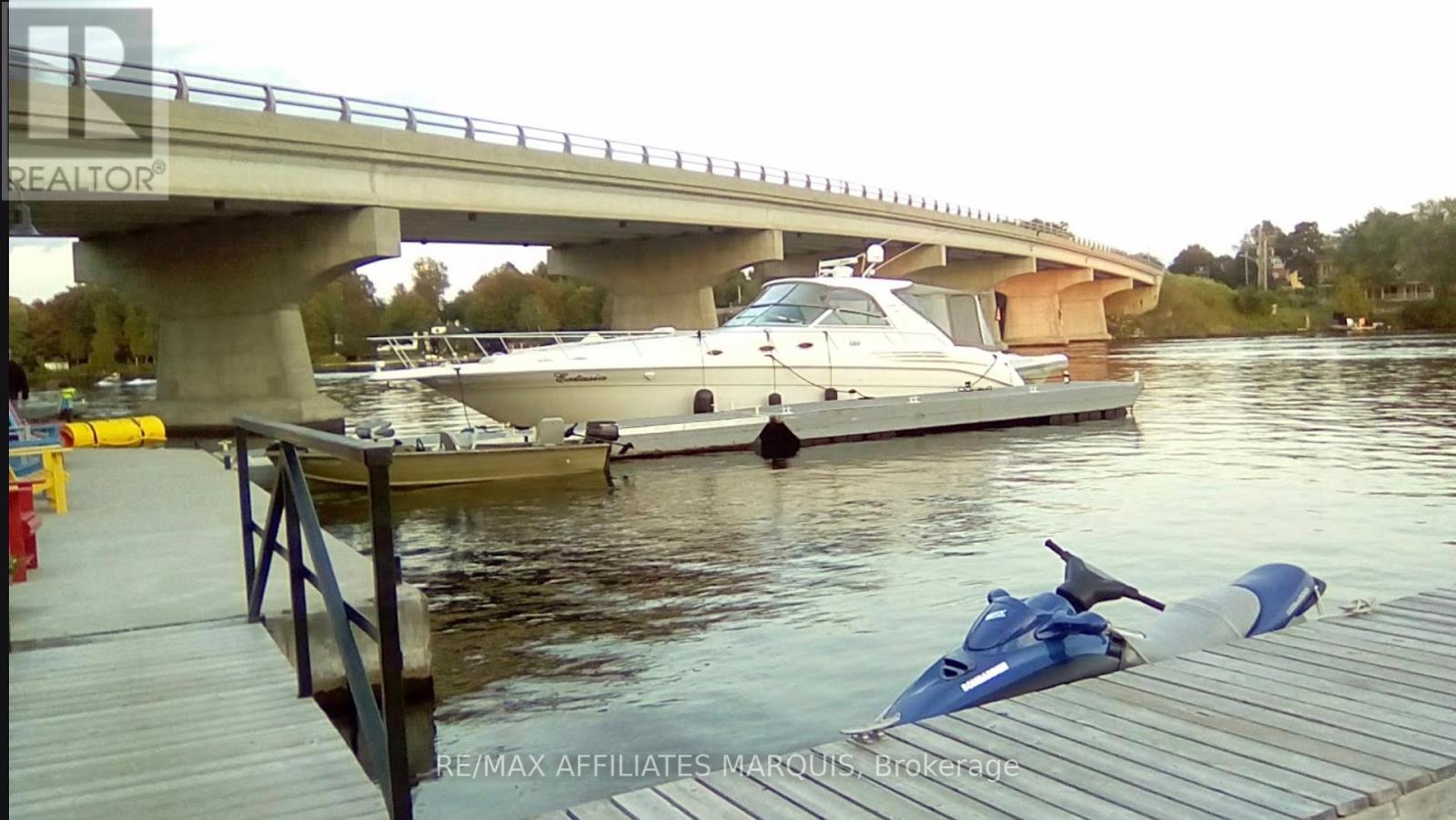 15 RIDEAU FERRY ROAD