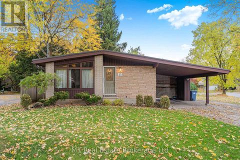 15 WOODYCREST DRIVE Guelph (Junction/Onward Willow) ON N1H6E8