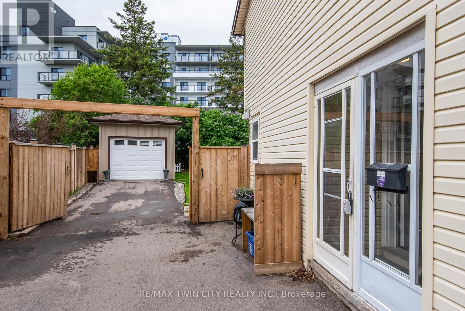 109 SELKIRK DRIVE