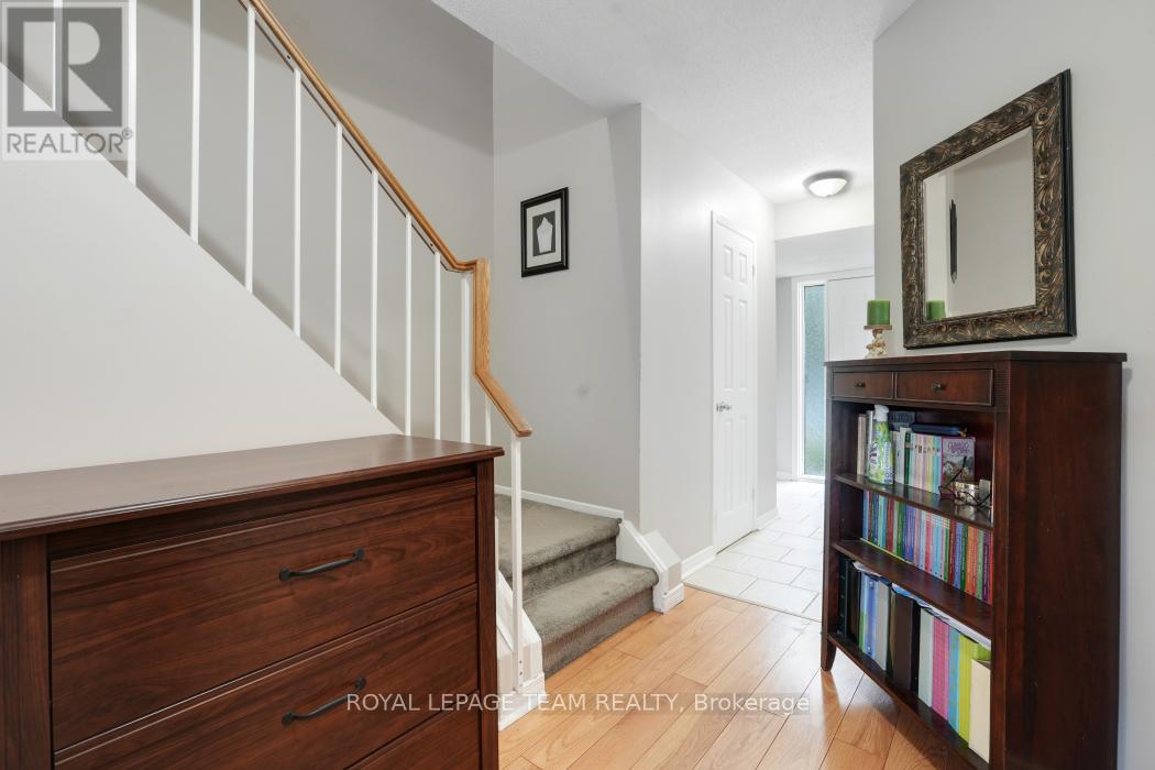 50 HUMMINGBIRD CRESCENT N