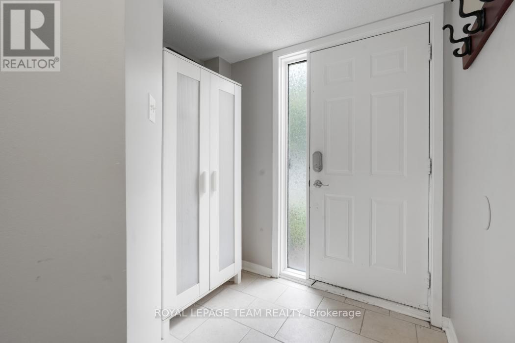 50 HUMMINGBIRD CRESCENT N