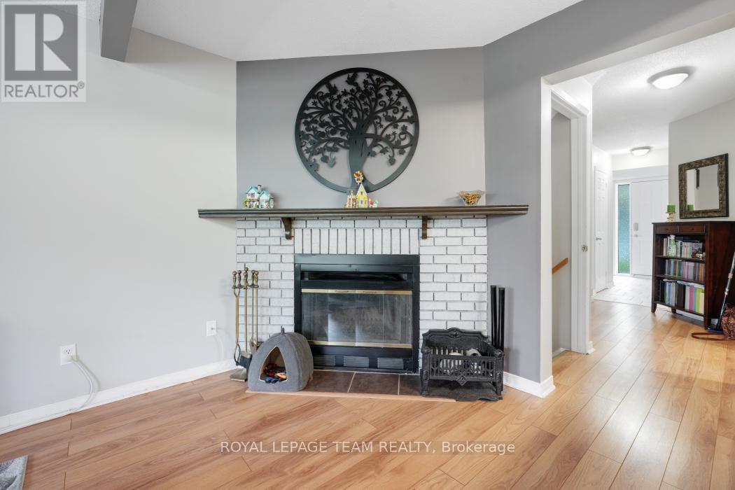 50 HUMMINGBIRD CRESCENT N