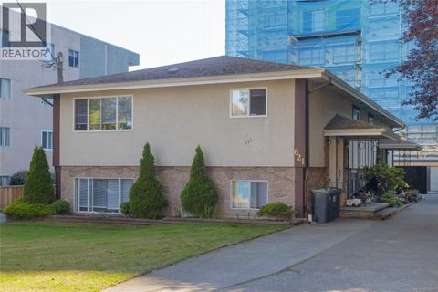 621 Constance Ave Esquimalt BC V9A6N8