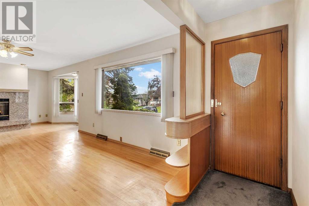 77 Glacier Drive SW