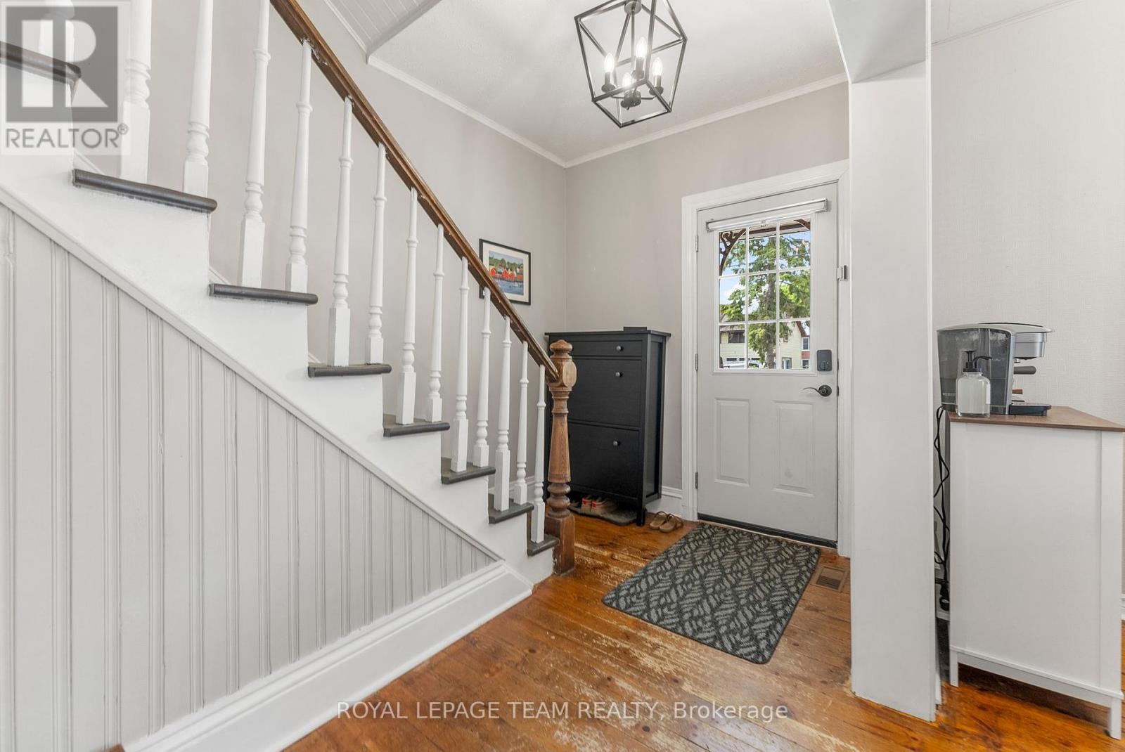 79 RUSSELL STREET N