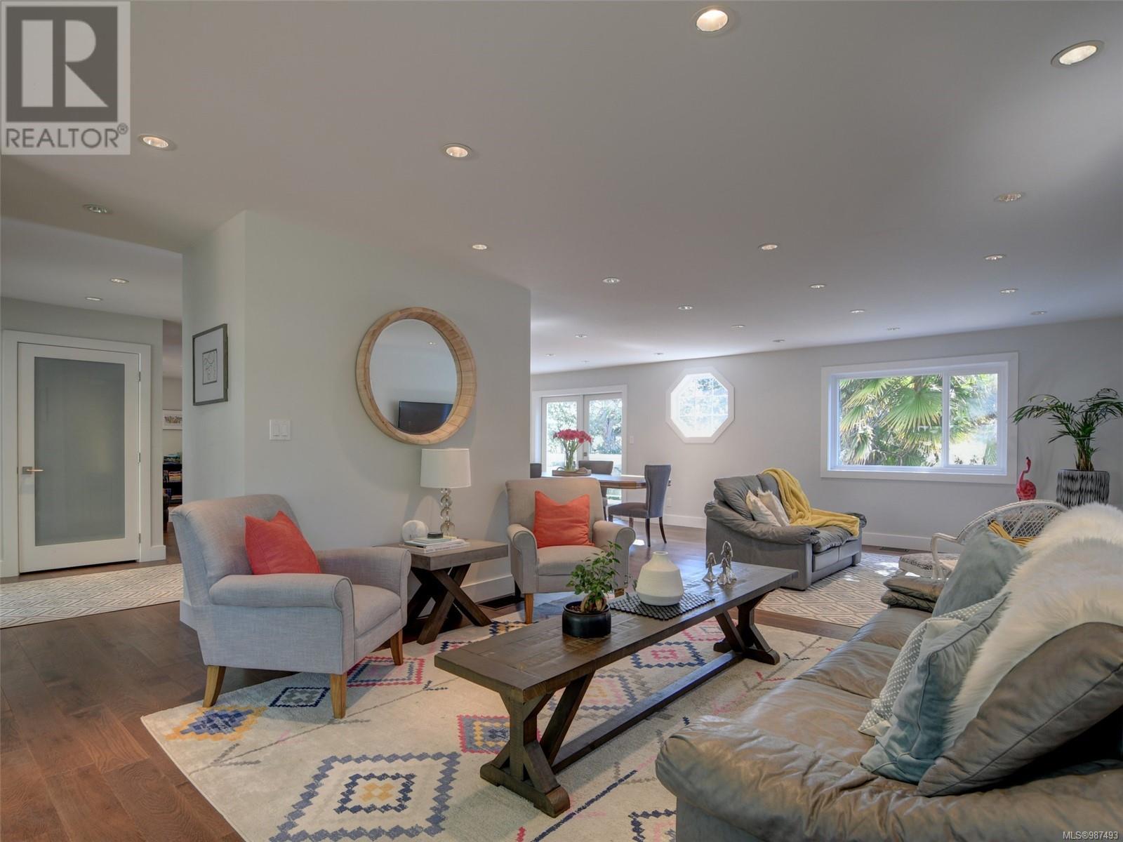 2799 Arbutus Rd