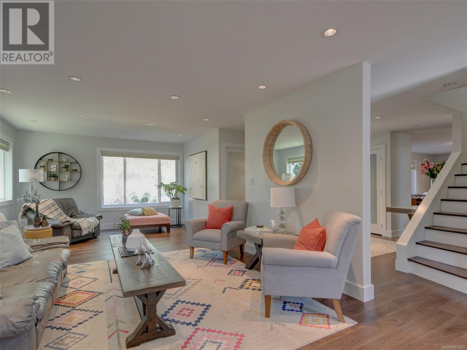 2799 Arbutus Rd