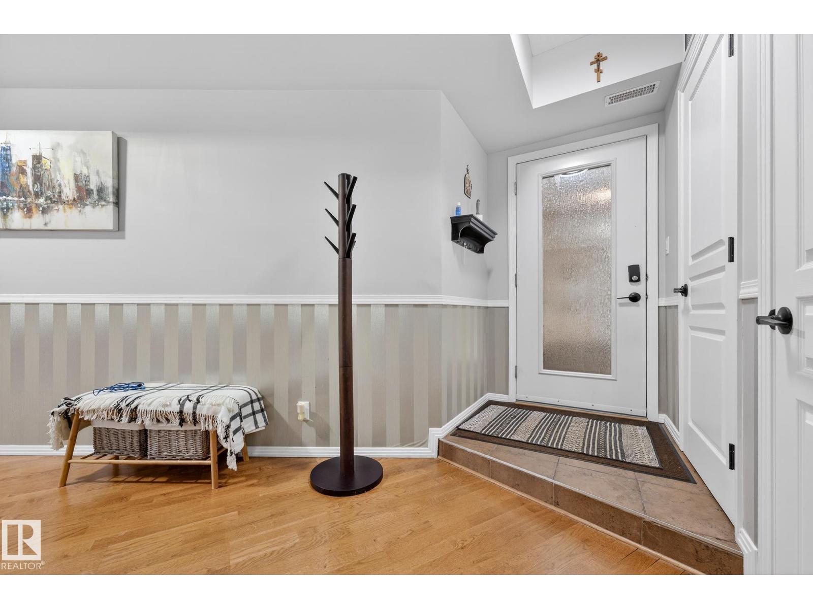 #140 4827 104A ST NW