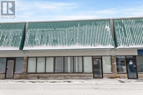 18 - 77 AURIGA DRIVE Ottawa ON K2E7Z7