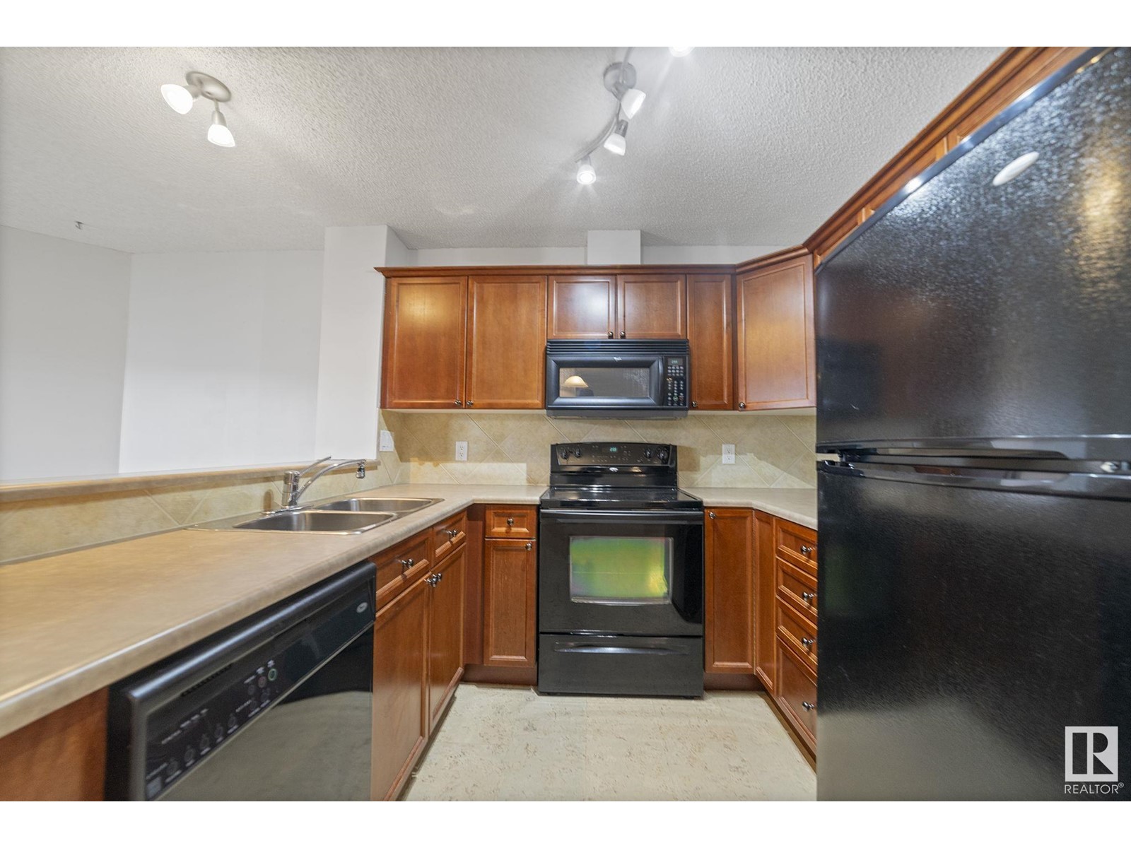 #412 15211 139 ST NW