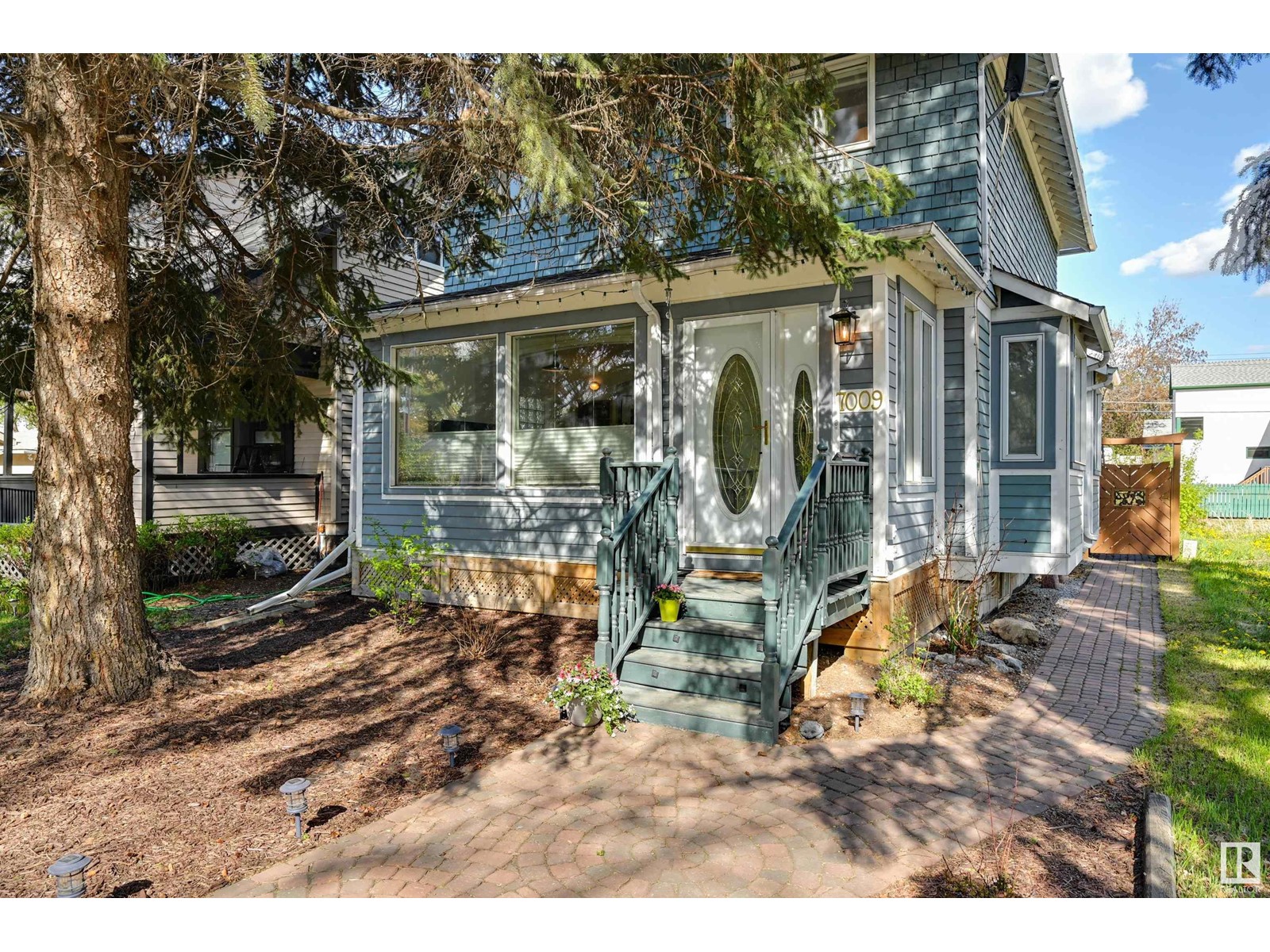 7009 105A ST NW