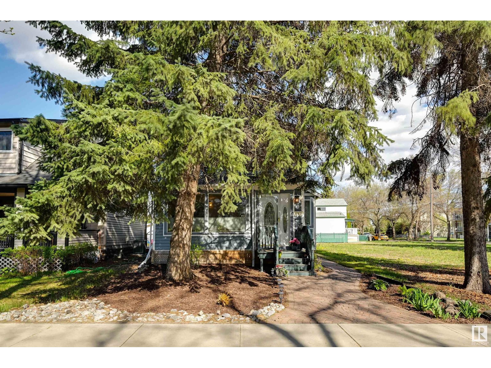 7009 105A ST NW
