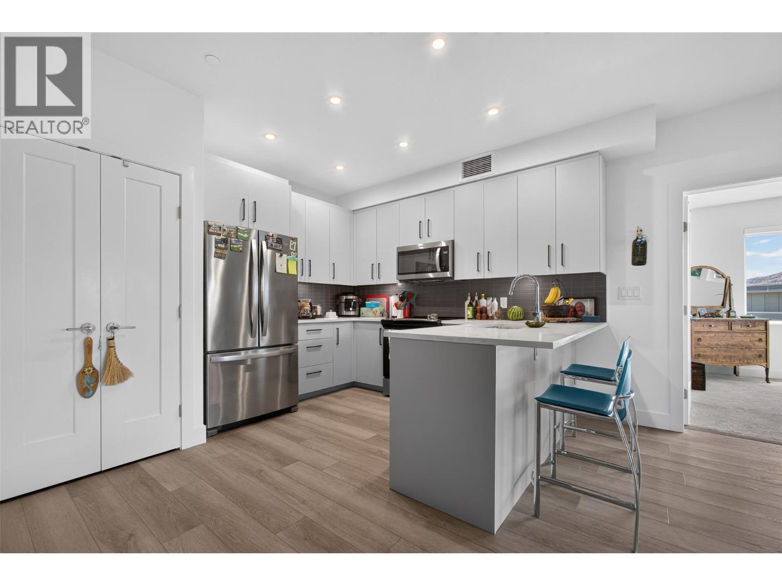 3434 Mckinley Beach Drive Unit# 101