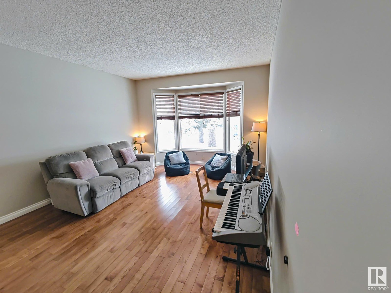 10420 18 AV NW