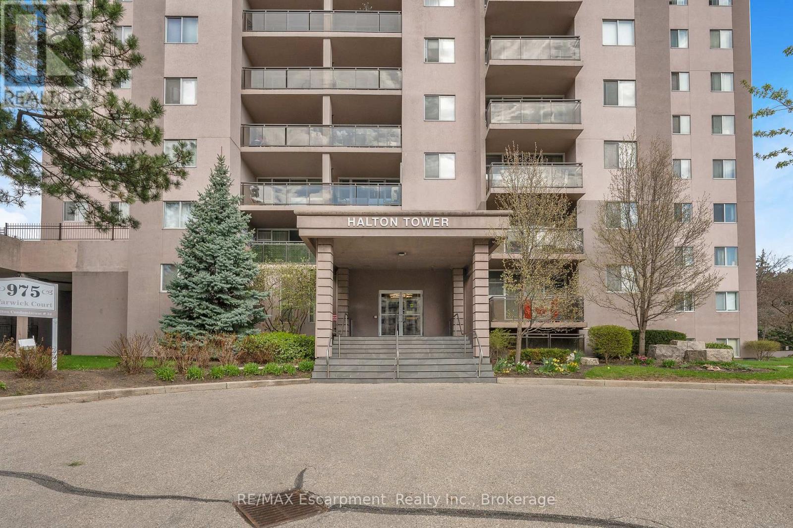 1501 - 975 WARWICK COURT