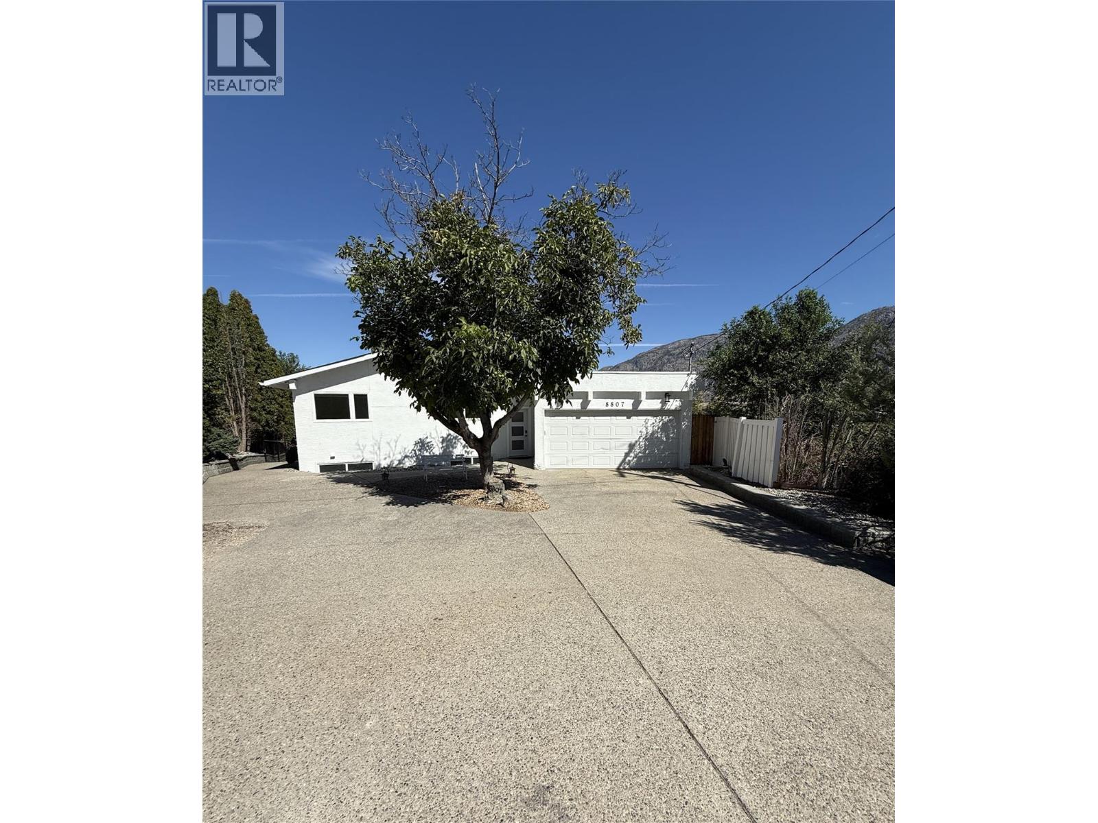8807 Gala Crescent