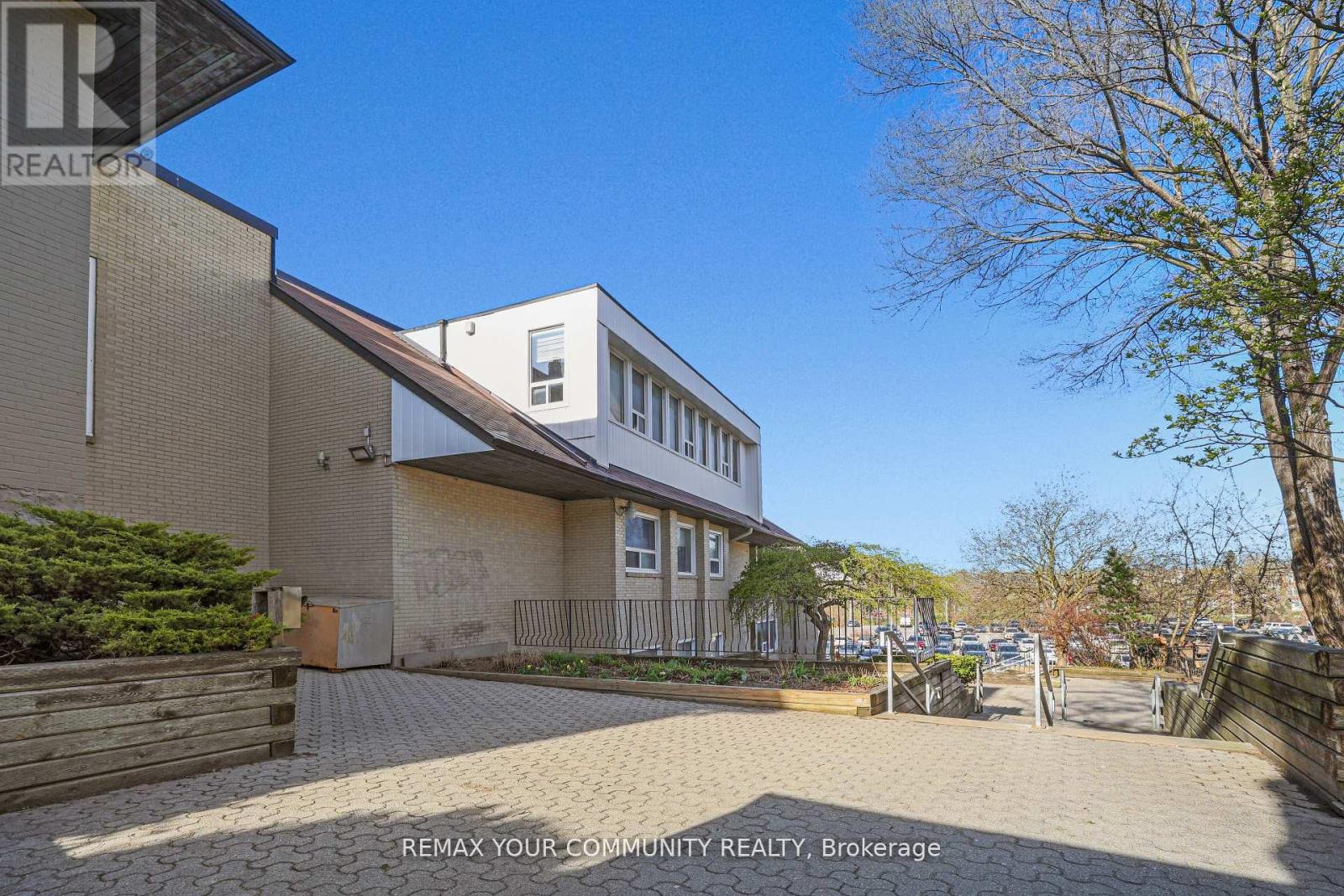 4C - 171 MAIN STREET S