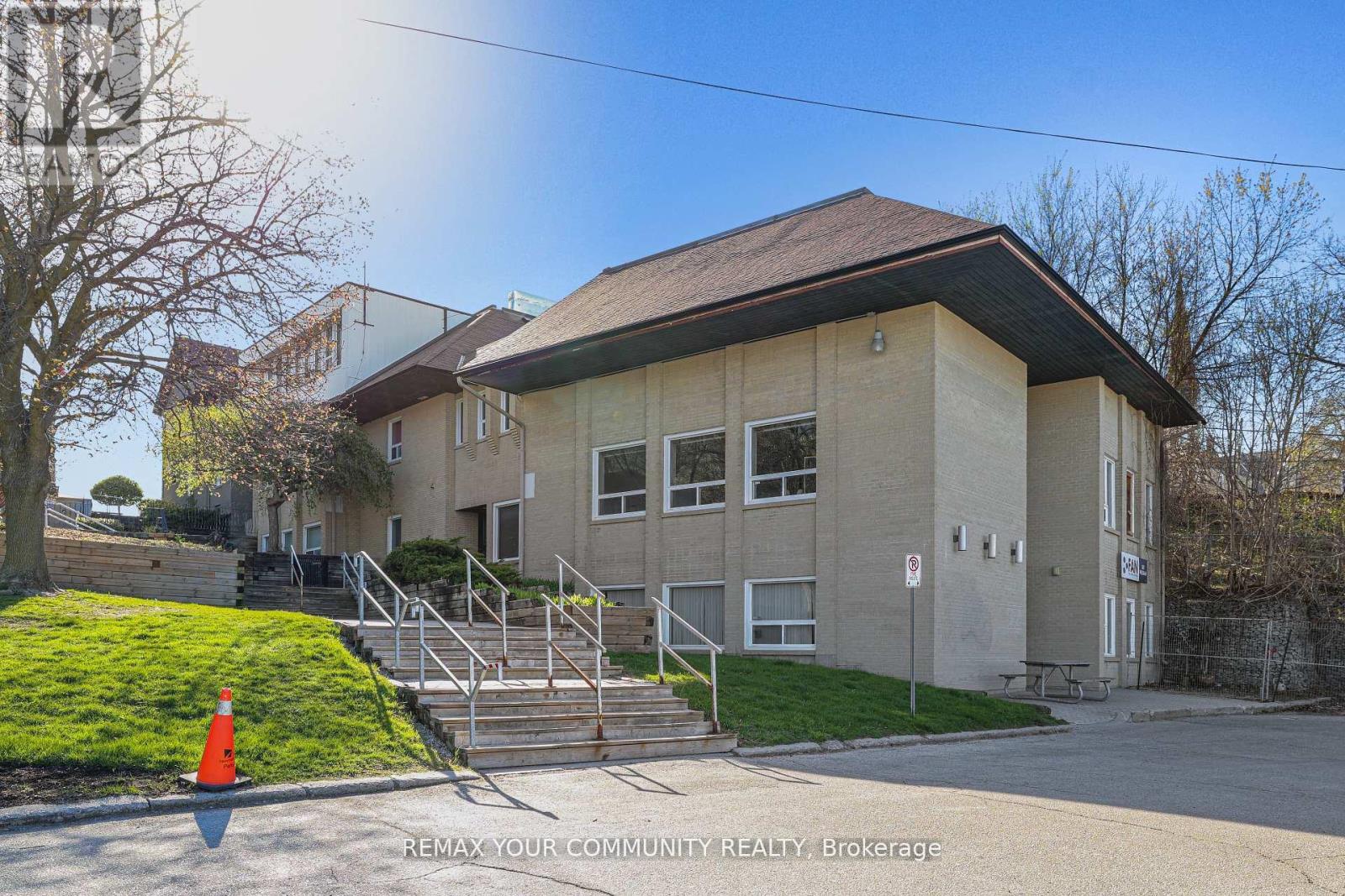 4C - 171 MAIN STREET S