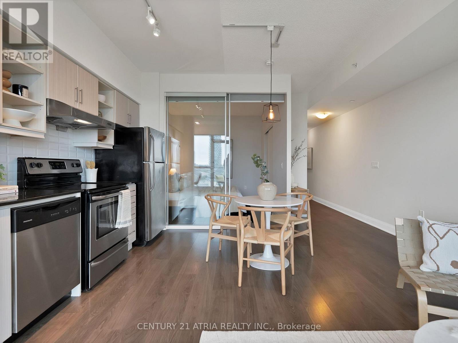 LPH18 - 160 VANDERHOOF AVENUE