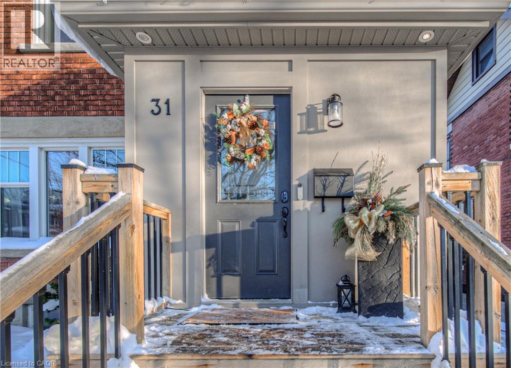 31 STIRLING Avenue N