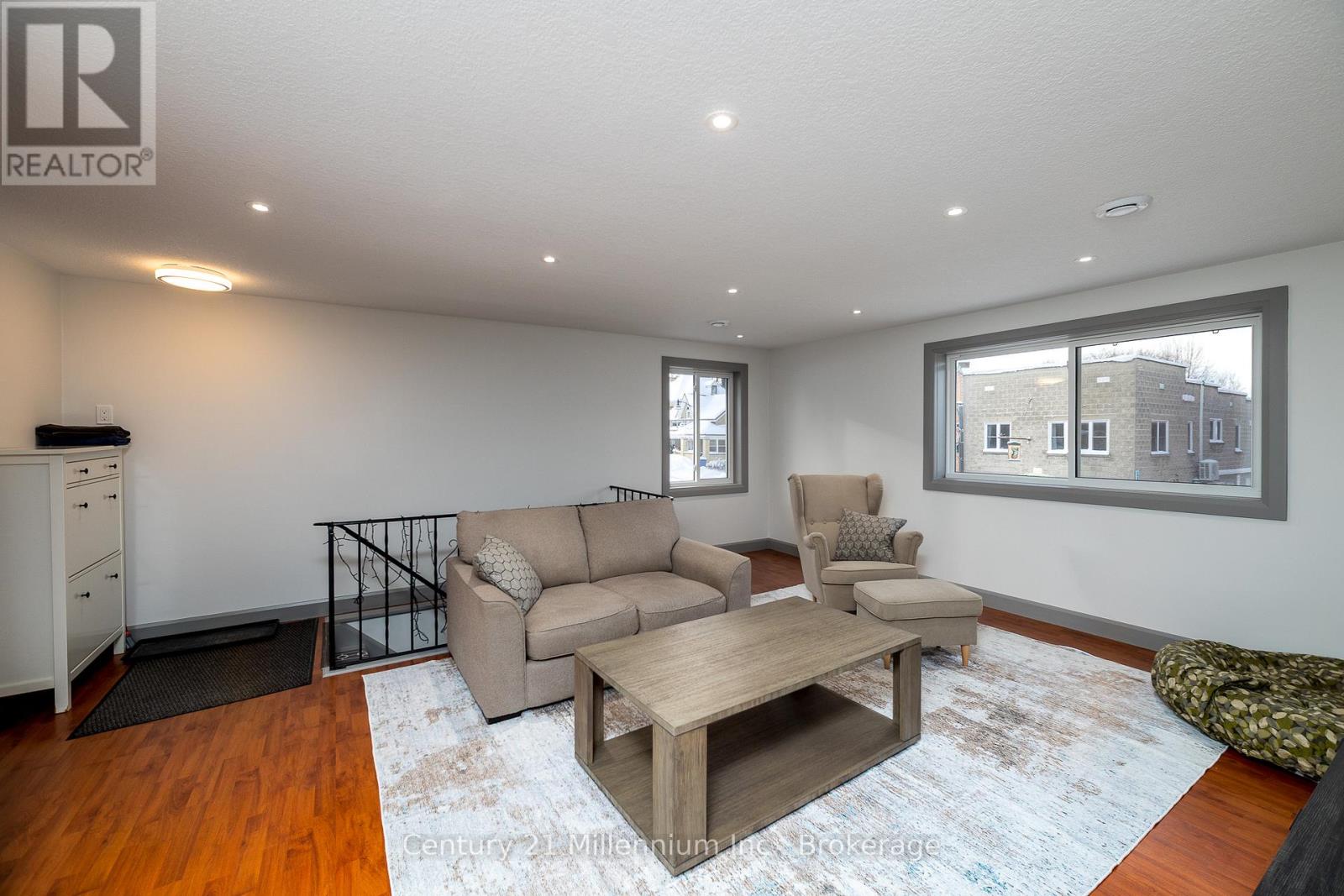 B - 413 QUEEN STREET S