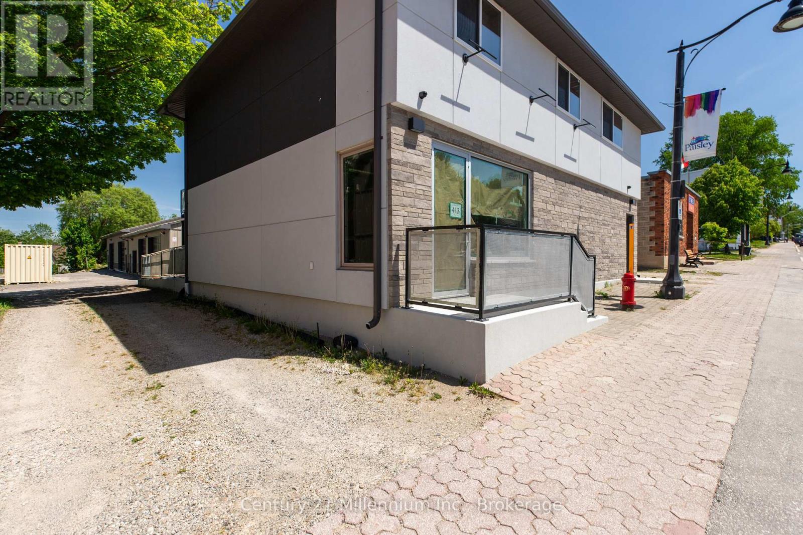 B - 413 QUEEN STREET S