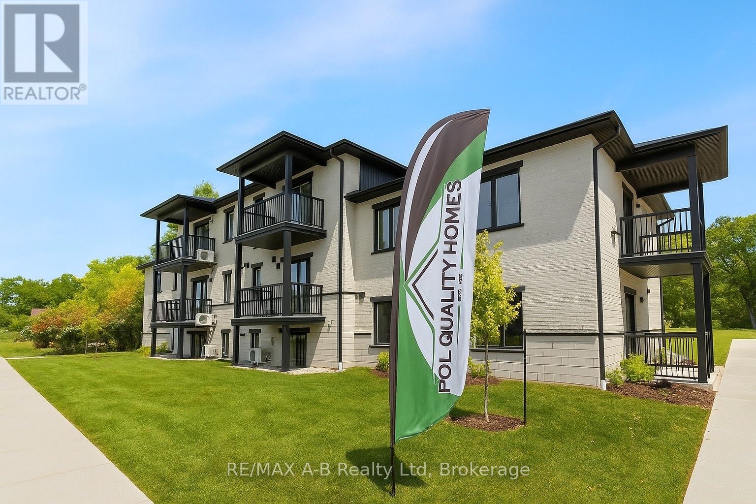 #3 - 428 QUEEN STREET W