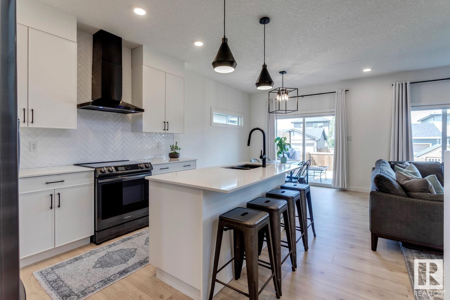 6 DALY PL