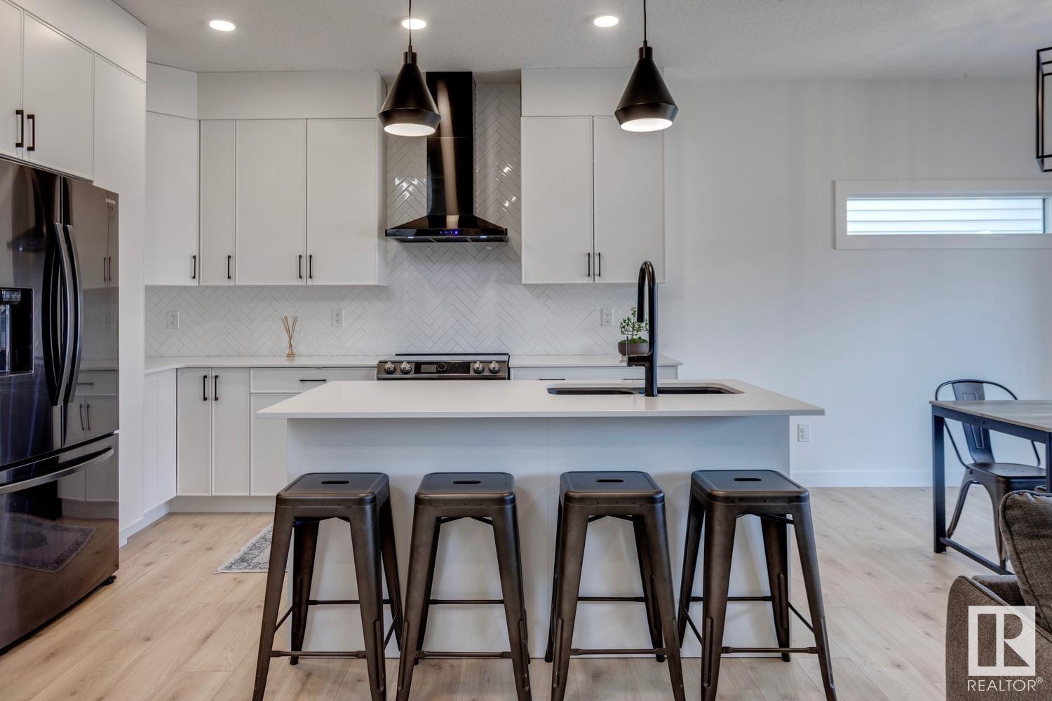6 DALY PL