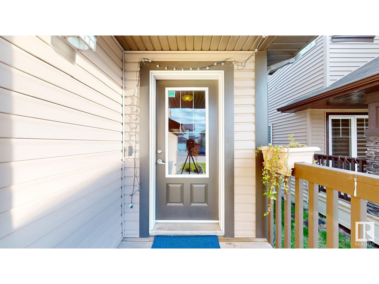 3215 15 AV NW