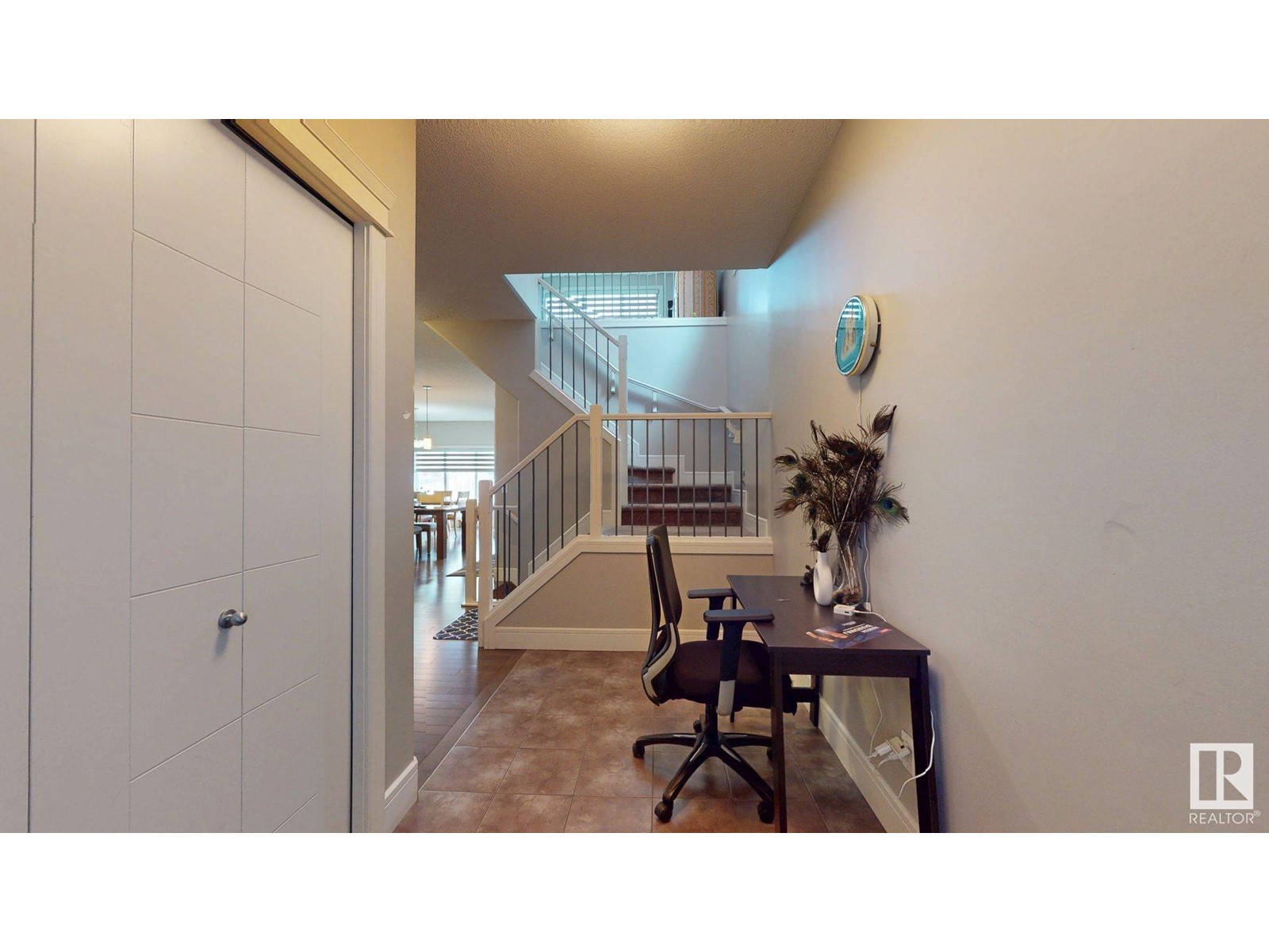 3215 15 AV NW