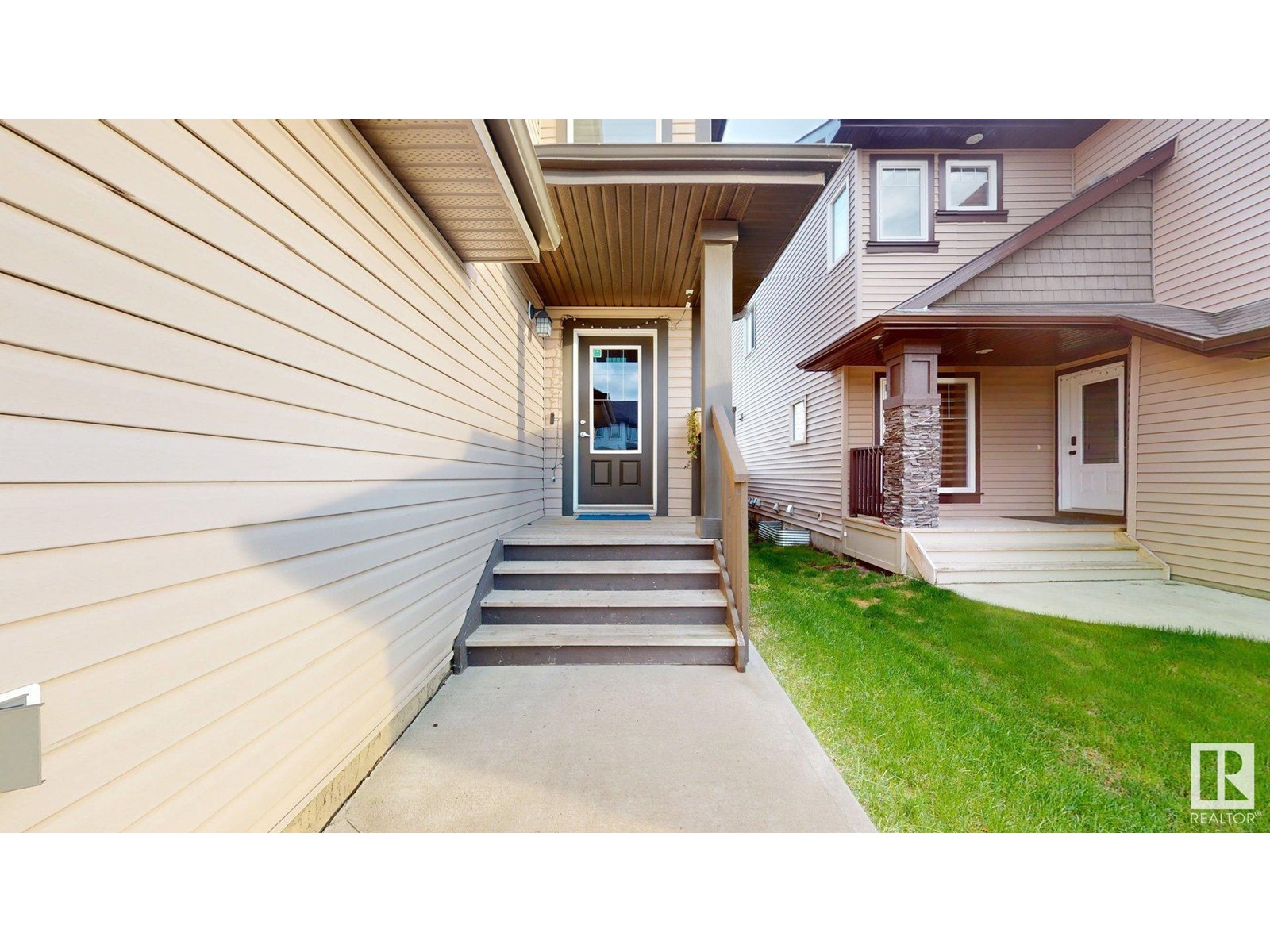 3215 15 AV NW