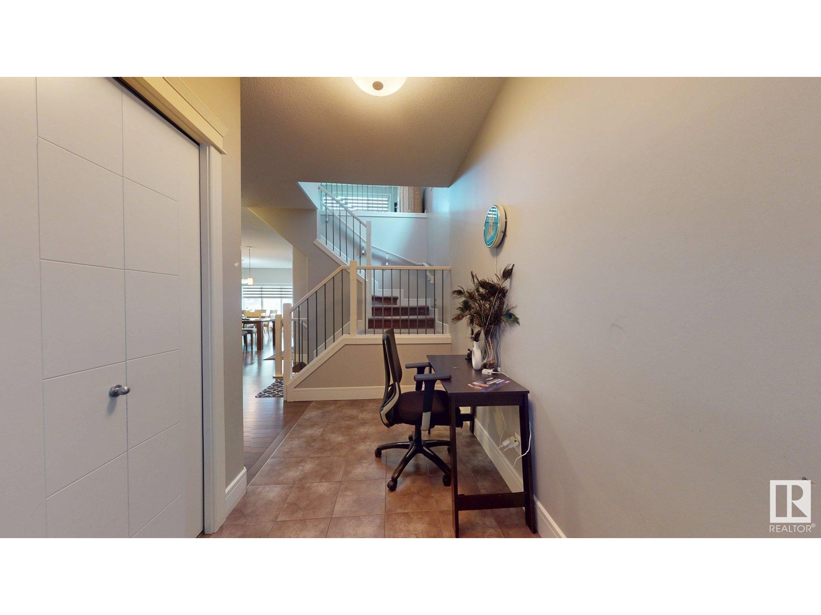 3215 15 AV NW