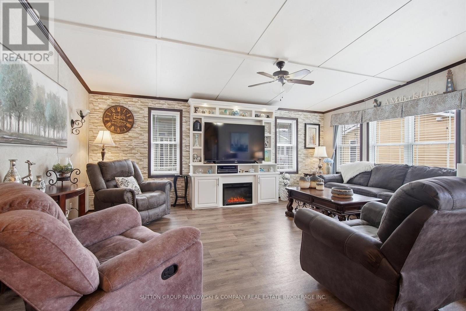 142 - 22790 AMIENS ROAD