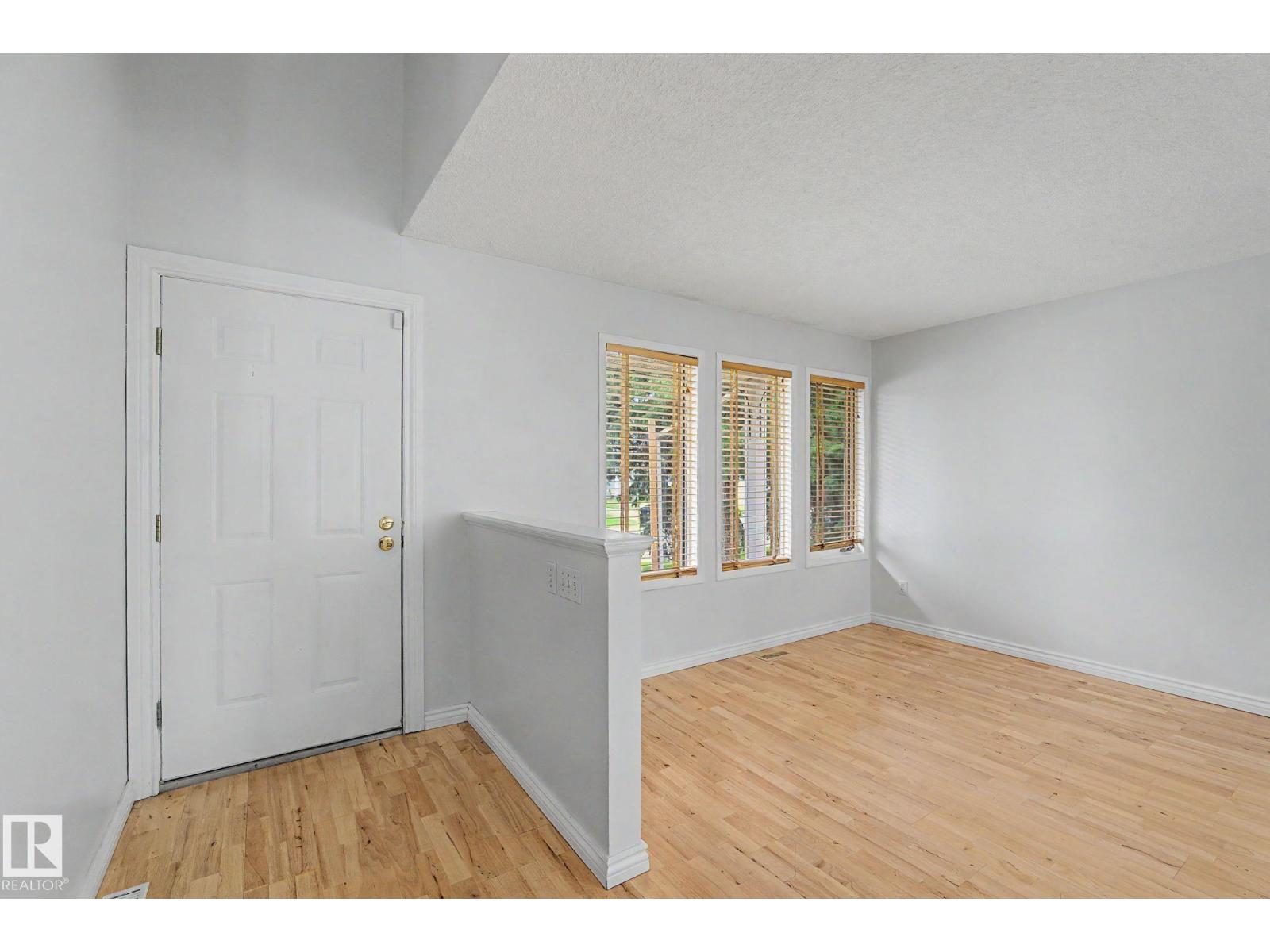 29 MATHIAS AV