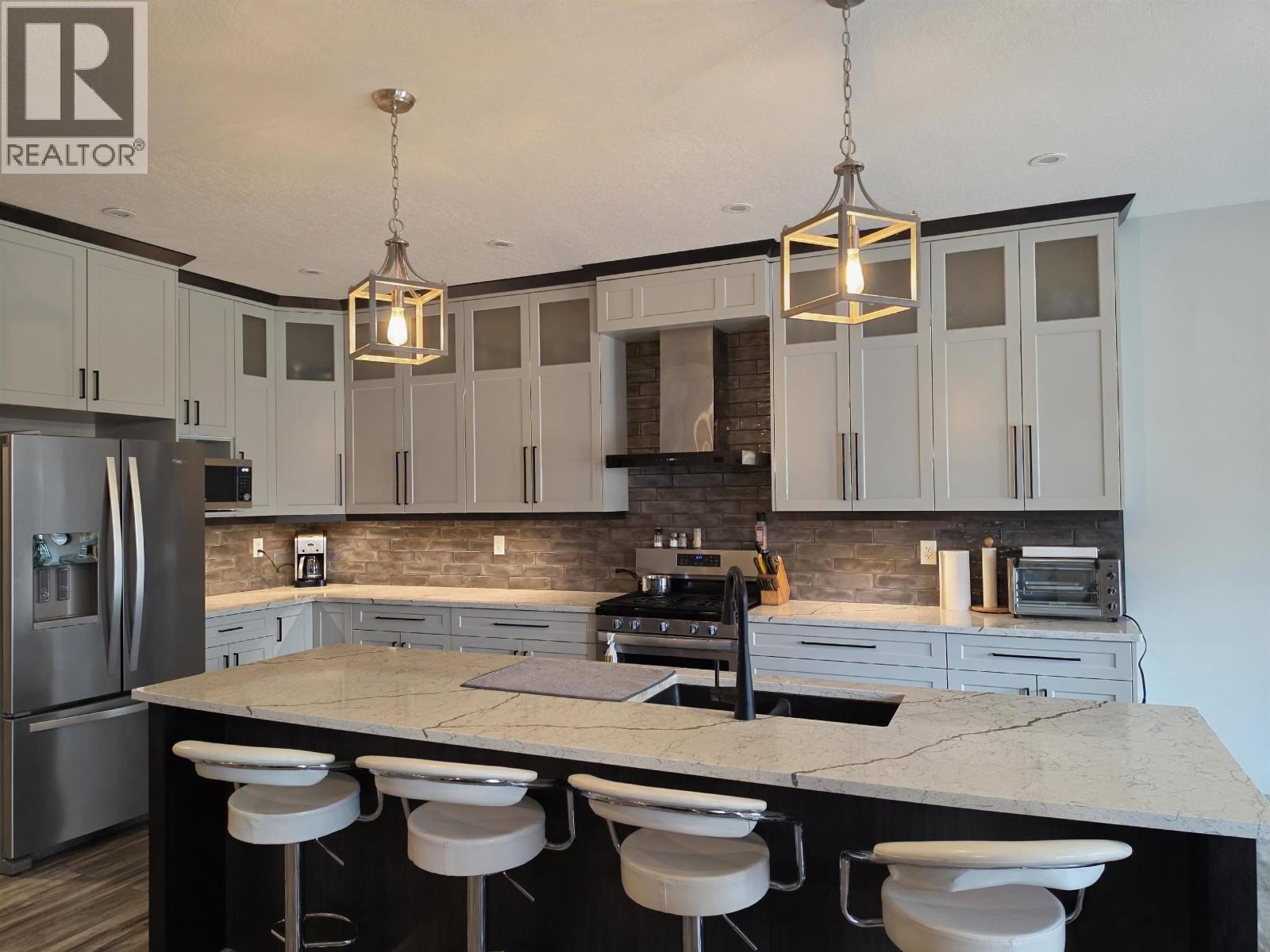 7118 FOXRIDGE COURT