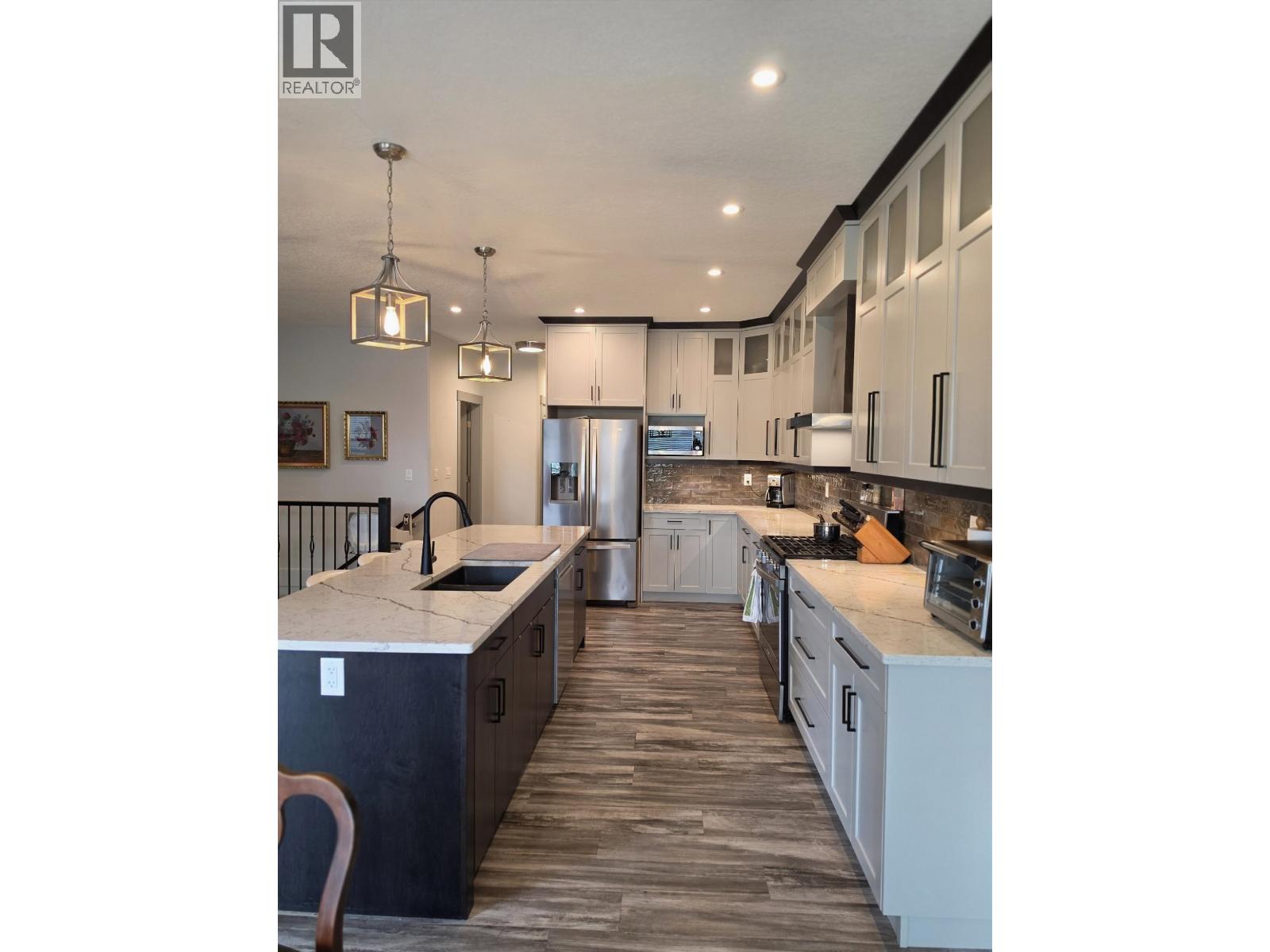 7118 FOXRIDGE COURT