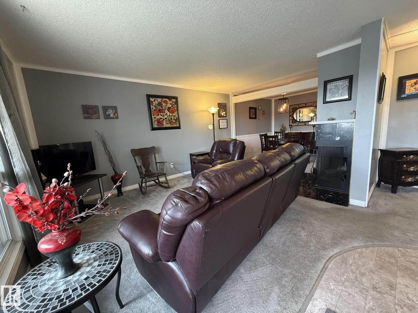 #5 2204 118 ST NW