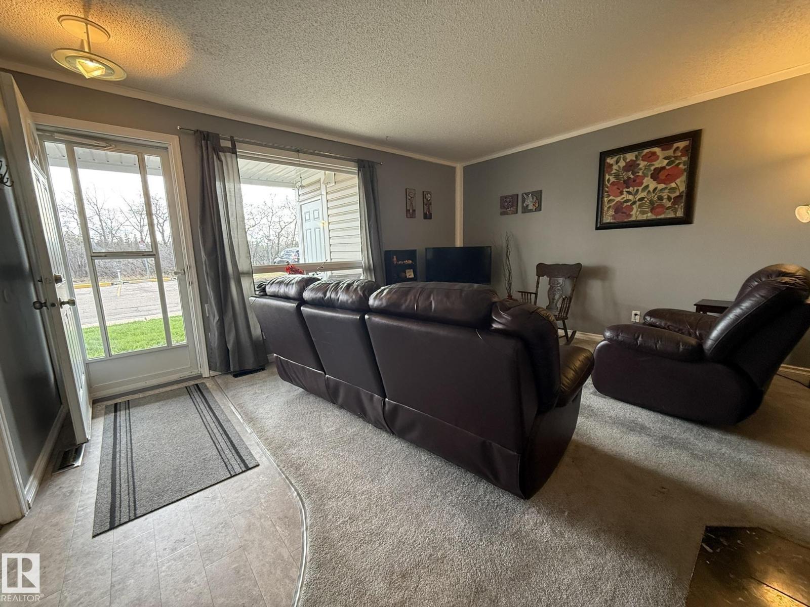 #5 2204 118 ST NW