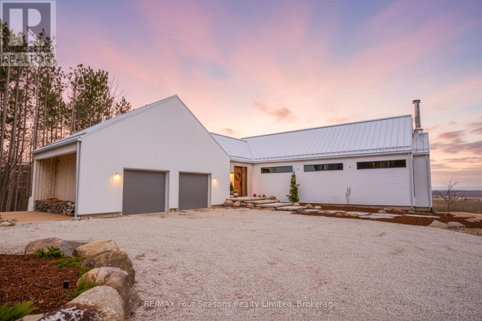 58 SYDENHAM TRAIL W