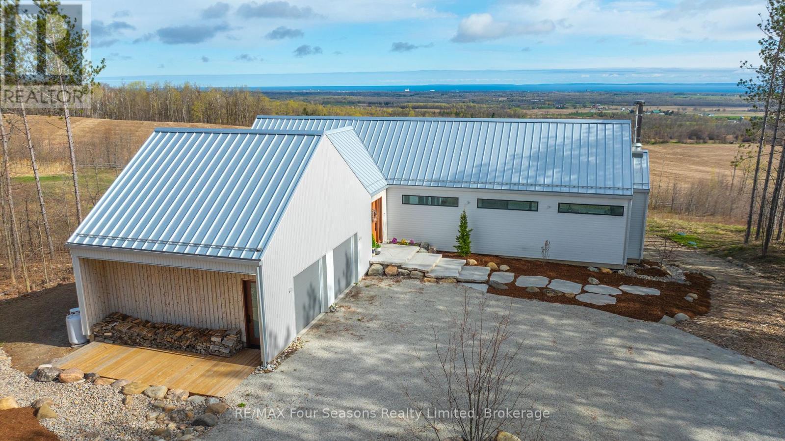58 SYDENHAM TRAIL W