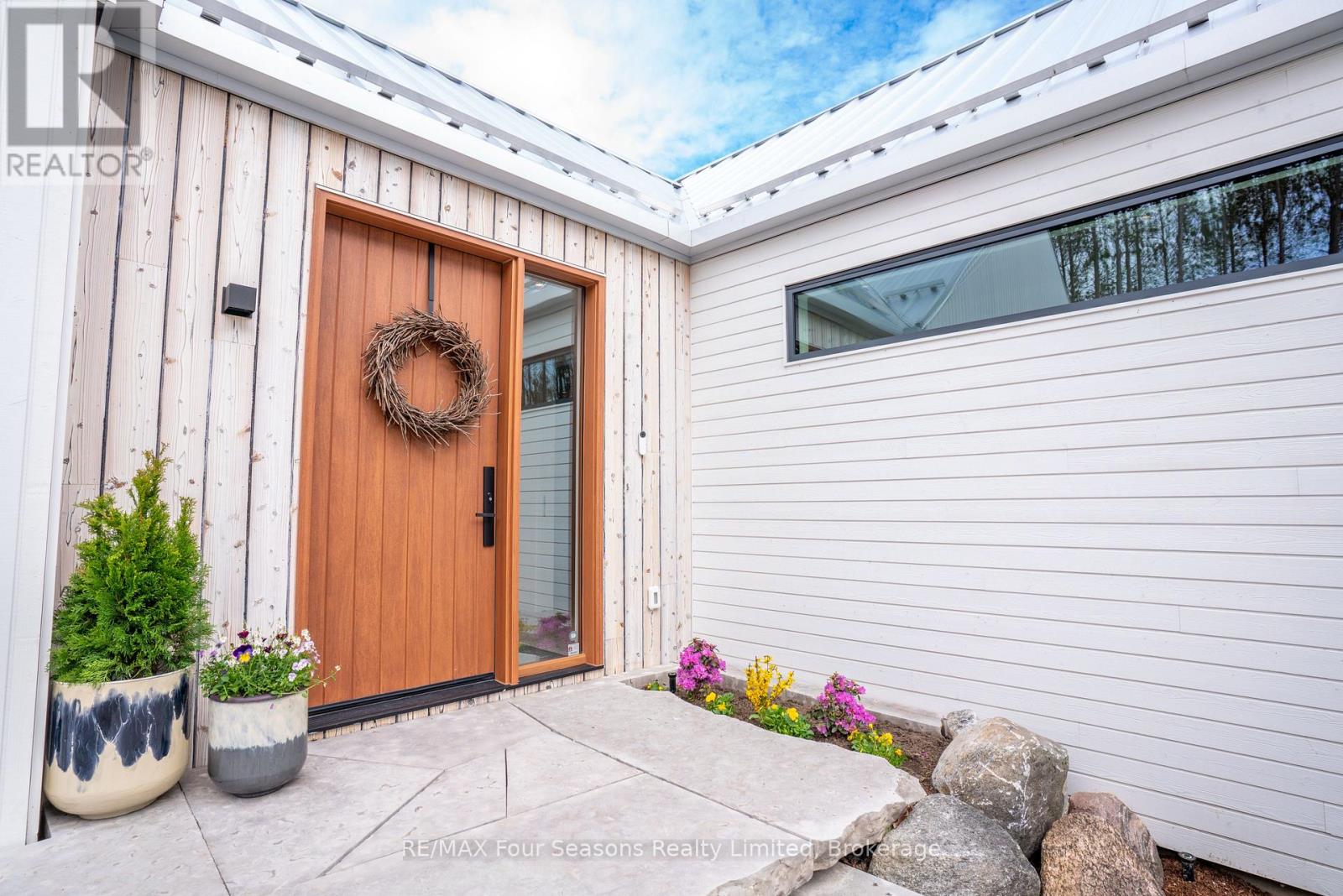 58 SYDENHAM TRAIL W