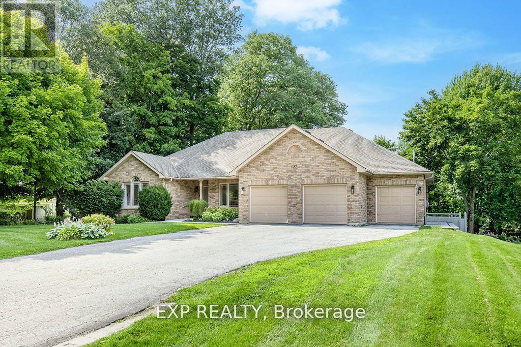 Photo 1 of 49 — 37 PADDY DUNNS CIRCLE, Springwater (Midhurst), ON L4M6L9