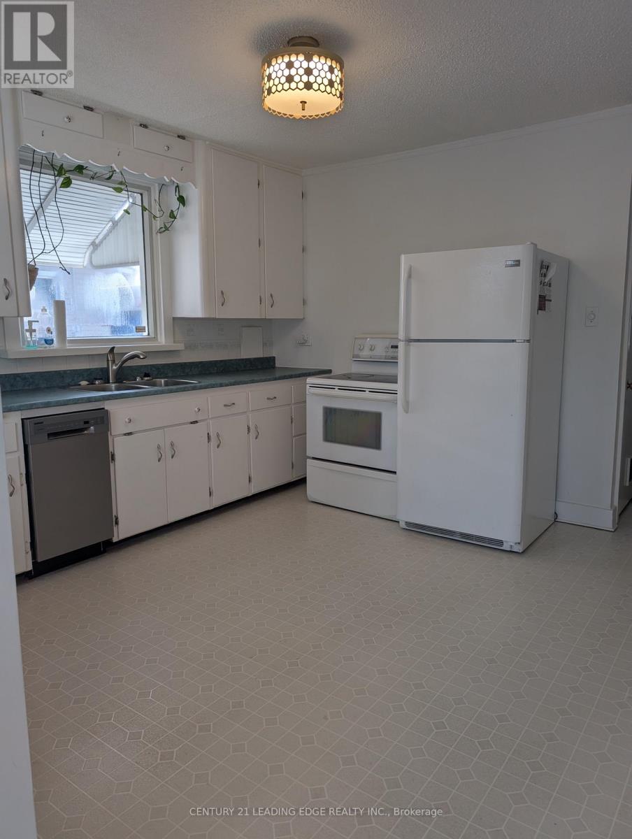 44 MACDONALD STREET S