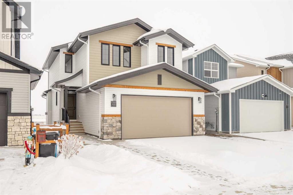 718 Violet Place W