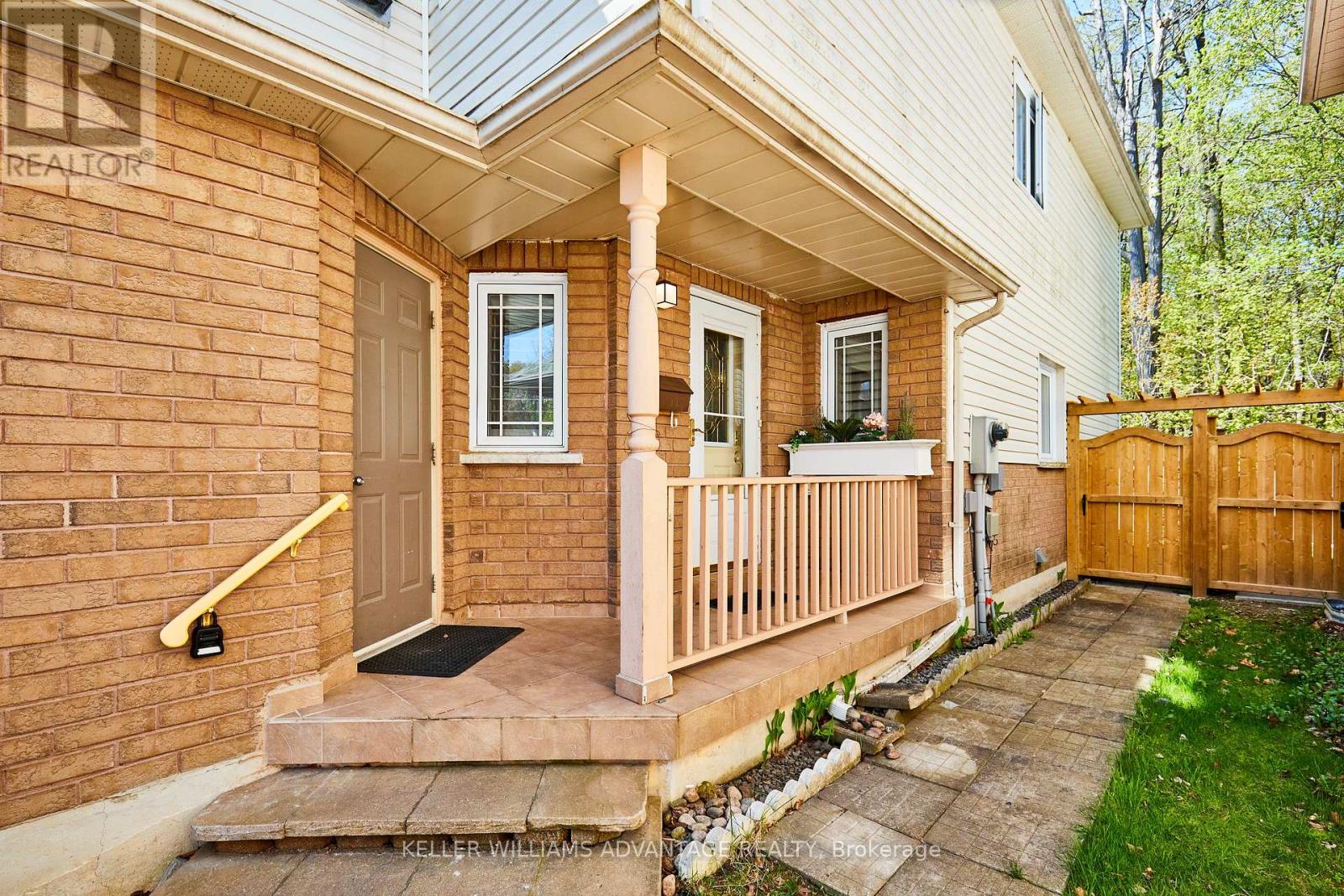 76 PIPERBROOK CRESCENT