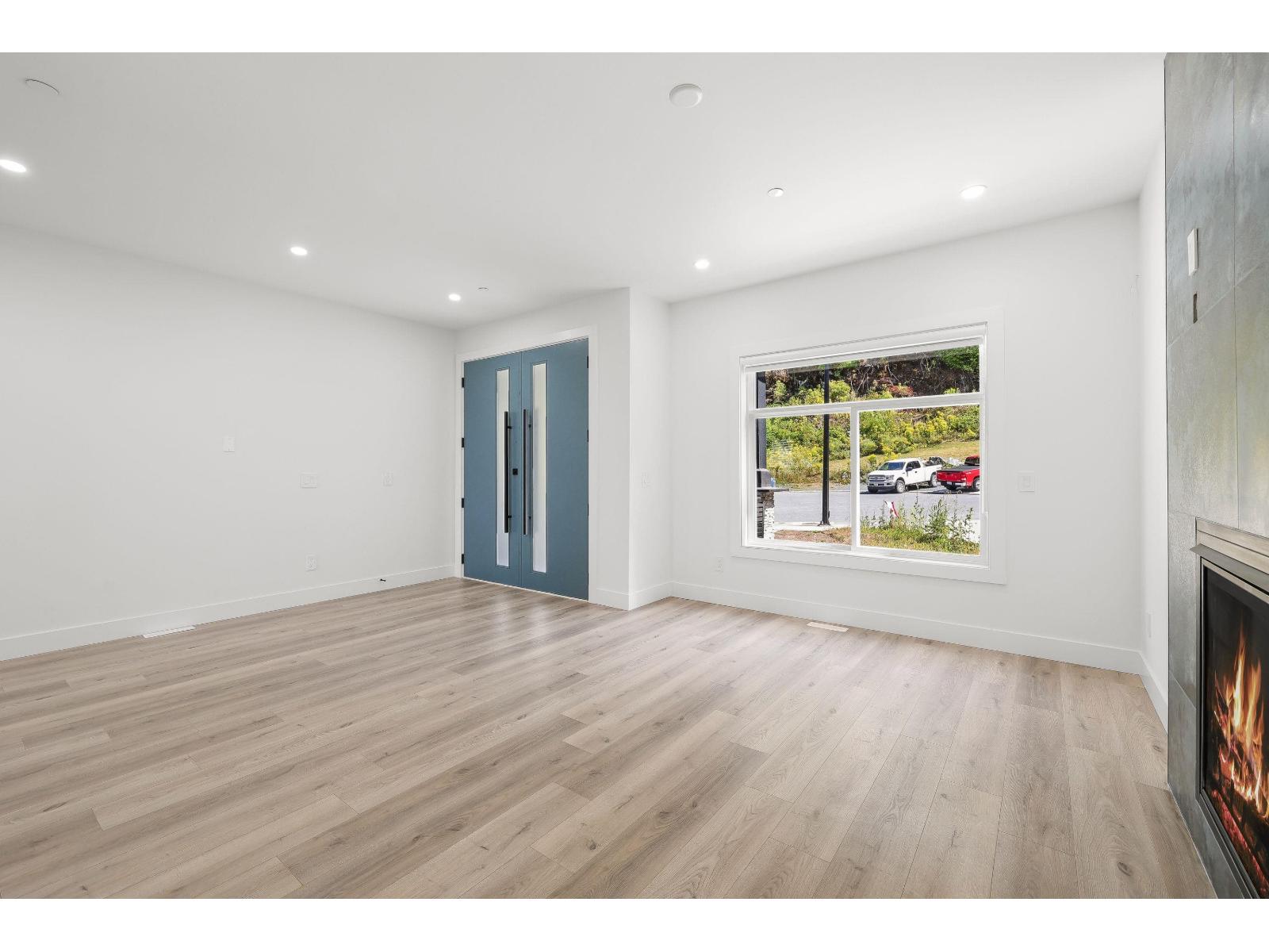 8587 FOREST GATE DRIVE|Eastern Hillsides